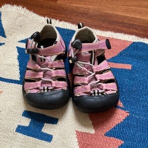 KEEN pink kid’s sandals size 8